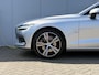Volvo V60 T6 AUT8 310PK Inscription, Standkachel | Adaptieve Cruise Control met Pilot Assist | BLIS Dodehoekdetectie | 19 inch lichtmetalen velgen | Trekhaak, semi elektrisch inklapbaar | Park Assist voor & achter met camera |