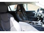 Volvo V60 T8 Plug-in hybrid AWD Plus Dark | Panoramisch schuif-/kanteldak | Trekhaak, inklapbaar | 360 graden camera | Head-up display | Verwarmbare voorstoelen, achterbank en stuurwiel | Premium audio by Harman Kardon | Elektrisch verstelbare voorstoelen met geheugenfunctie | Extra getint glas | Pilot assist
