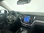 Volvo V60 B4 Essential Edition | Parkeercamera | Stoel- en stuurverwarming | Trekhaak | Getint glas