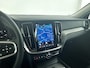 Volvo V60 B4 Essential Edition | Parkeercamera | Stoel- en stuurverwarming | Trekhaak | Getint glas