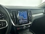 Volvo V60 B4 Essential Edition | Parkeercamera | Stoel- en stuurverwarming | Trekhaak | Getint glas