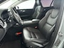 Volvo V60 B4 Essential Edition | Parkeercamera | Stoel- en stuurverwarming | Trekhaak | Getint glas