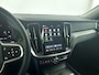 Volvo V60 B4 Essential Edition | Parkeercamera | Stoel- en stuurverwarming | Trekhaak | Getint glas