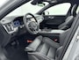 Volvo V60 2.0 T8 Plug-in hybrid AWD Plus Dark | Trekhaak | Panoramadak | HUD | PDC V+A en 360 camera | Extra Getint Glas | Stoel + Stuurverwarming | Apple Carplay-Android Auto |