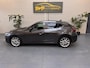 Mazda 3 2.0 SkyActiv-G 120 GT-M | Full option | Goed onderhoud | HuD | Navi | Camera | Leder | Elektr stoelen | Bose