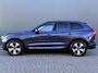 Volvo XC60 BWJ 2023 2.0 T6 Plug-in hybrid 357 PK AWD Plus Black Edition PANORAMADAK | ADAPTIVE CRUISE + PILOT ASIST | KEYLESS | 360 CAM. | ELEKTR. STOELEN + MEMORY | STOEL+STUUR VERW. | ACHTERBANK VERW. | BLIS | CARPLAY | ELEKTR. KLEP | DRAADLOZE TELEFOONLADER