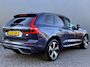 Volvo XC60 BWJ 2023 2.0 T6 Plug-in hybrid 357 PK AWD Plus Black Edition PANORAMADAK | ADAPTIVE CRUISE + PILOT ASIST | KEYLESS | 360 CAM. | ELEKTR. STOELEN + MEMORY | STOEL+STUUR VERW. | ACHTERBANK VERW. | BLIS | CARPLAY | ELEKTR. KLEP | DRAADLOZE TELEFOONLADER