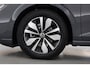 Volkswagen Golf 1.0 TSI Life | Rijklaar! | Dig. Cockpit | Camera | PDC V+A | Apple CarPlay | Stoel- Stuurverw. | All Season