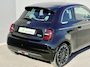 Fiat 500e La Prima by Bocelli 42 kWh / SOH 97% / Panoramadak / Winter & Style pakket / Leder / CCS snelladen / Achteruitrijcamera / JBL Audio Systeem / Stoelverwarming / Adaptief cruise control / Keyless Entry/Start / PDC Voor & Achter /