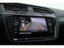Volkswagen Tiguan 1.5 TSI Life | Rijklaar! | Adapt. Cruise | Camera | Trekhaak | Apple CarPlay + NAV | Digi. cockpit |