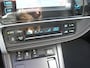 Toyota Auris 1.8 Hybrid Bus. Pro met panorama en trekhaak.
