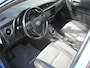 Toyota Auris 1.8 Hybrid Bus. Pro met panorama en trekhaak.