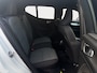Volvo XC40 2.0 B4 Plus Dark | Trekhaak | Stuurwiel+Stoelverwarming | Adapt. Cruise | Apple Carplay/Android Auto |