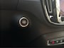 Volvo XC40 2.0 B4 Plus Dark | Trekhaak | Stuurwiel+Stoelverwarming | Adapt. Cruise | Apple Carplay/Android Auto |