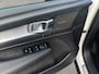 Volvo XC40 2.0 B4 Plus Dark | Trekhaak | Stuurwiel+Stoelverwarming | Adapt. Cruise | Apple Carplay/Android Auto |