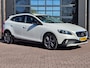 Volvo V40 Cross Country 2.0 T3 Momentum | Xenon | Trekhaak | Stoelverwarming | Navi | PDC | Cruise | LMV 18" |