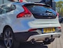 Volvo V40 Cross Country 2.0 T3 Momentum | Xenon | Trekhaak | Stoelverwarming | Navi | PDC | Cruise | LMV 18" |