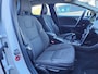 Volvo V40 Cross Country 2.0 T3 Momentum | Xenon | Trekhaak | Stoelverwarming | Navi | PDC | Cruise | LMV 18" |