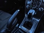 Volvo V40 Cross Country 2.0 T3 Momentum | Xenon | Trekhaak | Stoelverwarming | Navi | PDC | Cruise | LMV 18" |