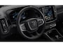 Volvo EX40 Single Motor Extended Range Plus Black Ed. 82 kWh Harman Kardon audio/ Adaptive cruise control/ Pilot assist/ Google Services/ Elektrisch verstelbare stoelen met geheugen/ Stuurverwarming/ Stoelverwarming voor en achter/ 20" Lichtmetalen velgen