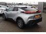 Toyota C-HR / C-HR+ HYBRID 140 DYNAMIC AFN-TREKHAAK KEYLESS BLIND-SPOT ANDROID/APPLE CLIMA AD-CRUISE 1e EIGENAAR NL-AUTO