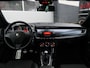 Alfa Romeo Giulietta 1.4 T Distinctive 5-Deurs 120PK! | Xenon | Cruise | Sportstoelen | Clima | LM Velgen