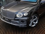 Bentley Bentayga 4.0 V8 | TOUR PAKKET | CITY PAKKET | NAIM SOUND | 22 INCH | PANORAMA/SCHUIF-KANTELDAK | HEAD-UP DISPLAY | NACHTZICHT | STOELMASSAGE VOOR | STOELVENTILATIE | ACHTERBANKVENTILATIE |