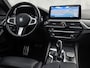 BMW 5-Serie 530e M Sport High Executive 293Pk FULL OPTION (SOH 91,7%, PANORAMADAK, M PAKKET, LASER LED, HEAD-UP DISPLAY, 360 CAMERA, MEMORY SEATS, HARMAN/KARDON, TREKHAAK ELEKTRISCH, STOELVERWARMING ACHTER, DISPLAY KEY, NIEUWSTAAT)