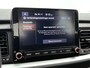Kia Stonic 1.0 T-GDi 120pk MHEV DynamicLine Auto. Navigatie Apple Carplay/Android Auto Camera Parkeersensoren achter Cruise Control Lichtmetalen velgen Airco