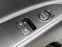 Kia Stonic 1.0 T-GDi 120pk MHEV DynamicLine Auto. Navigatie Apple Carplay/Android Auto Camera Parkeersensoren achter Cruise Control Lichtmetalen velgen Airco
