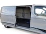 Ford E-Transit Cust. 320 L2H1 Sport 65 kWh | NL auto | Automaat | Winter pack | Adaptief cruise control | BLIS | Elektr. trekhaak | Parkeersensor voor en achter | Achteruitrijcamera | 19" lichtmetalen velgen |