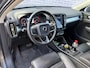 Volvo XC40 2.0 T4 Momentum | Trekhaak | Panoramadak | Harman Kardon Audio | Lederen Bekleding | Achteruitrijcamera | Parkeersensoren | Elektrische Achterklep | Elektrisch Verstelbare Voorstoelen | Stoelverwarming | Cruise Control Adaptief | BLIS | Navigatie | Apple Carplay | Android Auto