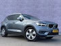 Volvo XC40 2.0 T4 Momentum | Trekhaak | Panoramadak | Harman Kardon Audio | Lederen Bekleding | Achteruitrijcamera | Parkeersensoren | Elektrische Achterklep | Elektrisch Verstelbare Voorstoelen | Stoelverwarming | Cruise Control Adaptief | BLIS | Navigatie | Apple Carplay | Android Auto