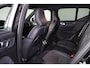 Volvo EX40 Twin Motor Plus 82 kWh - IntelliSafe Assist & Surround - 360º Camera - Harman/Kardon audio - Verwarmde voorstoelen & stuur - Parkeersensoren voor & achter - Elektr. bedienb. voorstoelen met geheugen links - Draadloze tel. lader - Warmtepomp - Extra getint glas - 21' LMV