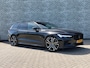Volvo V60 2.0 T6 Plug-in Hybrid AWD Ultimate Dark | Long Range | Trekhaak | Panoramadak | Harman Kardon Audio | Head-up Display | 360 Graden Camera | Sportstoelen | Keyless Entry | Elektrische Achterklep | Elektrisch Verstelbare Voorstoelen | Stoelverwarming voor en achter | Cruise Control Adaptief | BLIS | Google Navigatie | Apple Carplay | Android Auto