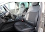 Peugeot 3008 1.2-130pk Turbo Allure. Nette, complete en goed onderhouden hoogzitter ! Autm. airco dual, xenon verl., panoramadak, metallic lak, trekhaak, LM wielen, navigatie, head-up display, r/cd i.c.m. JBL-soundsyst., cruise cntrl, bluetooth tel. voorb.