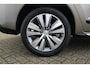 Peugeot 3008 1.2-130pk Turbo Allure. Nette, complete en goed onderhouden hoogzitter ! Autm. airco dual, xenon verl., panoramadak, metallic lak, trekhaak, LM wielen, navigatie, head-up display, r/cd i.c.m. JBL-soundsyst., cruise cntrl, bluetooth tel. voorb.