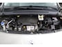 Peugeot 3008 1.2-130pk Turbo Allure. Nette, complete en goed onderhouden hoogzitter ! Autm. airco dual, xenon verl., panoramadak, metallic lak, trekhaak, LM wielen, navigatie, head-up display, r/cd i.c.m. JBL-soundsyst., cruise cntrl, bluetooth tel. voorb.