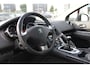 Peugeot 3008 1.2-130pk Turbo Allure. Nette, complete en goed onderhouden hoogzitter ! Autm. airco dual, xenon verl., panoramadak, metallic lak, trekhaak, LM wielen, navigatie, head-up display, r/cd i.c.m. JBL-soundsyst., cruise cntrl, bluetooth tel. voorb.