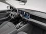 Volkswagen Passat Variant 1.5 eTSI Business Navigatie Apple Carplay Android Auto Camera Parkeerhulp Adaptive Cruise Control Stoel- en stuurverwarming  Virtual Cockpit Climate Control Lichtmetalen velgen