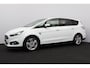 Ford S-Max 1.5 ST-Line/ Trekhaak/ 7-Persoons/ LED Koplampen/ Camera/ Apple Carplay/ Voorruitverw./ Stoelverw./ Keyless/ 18'' LMV/ Extra getint glas/ PDC V+A/ Bluetooth/ Multi. LEDER. Stuur/ Chroom/ Dakrails.
