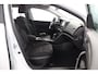Renault Megane Estate 1.3 TCe Limited/ Apple + Android/ 16'' LMV/ Lane-Assist./ Grootlicht Assist./ Stoelverw./ Navi/ Clima/ Cruise/ Elek. pakket/ Isofix/ Bluetooth/ Armsteun/ Multi. LEDER. Stuur/ Mistl./ PDC/ Chroom.