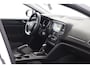 Renault Megane Estate 1.3 TCe Limited/ Apple + Android/ 16'' LMV/ Lane-Assist./ Grootlicht Assist./ Stoelverw./ Navi/ Clima/ Cruise/ Elek. pakket/ Isofix/ Bluetooth/ Armsteun/ Multi. LEDER. Stuur/ Mistl./ PDC/ Chroom.
