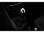 Renault Clio Estate 0.9 TCe Expression/ 17'' LMV/ DAB+/ Navi/ Airco/ Cruise/ Elek. pakket/ Isofix/ Bluetooth/ AUX & USB/ Multi. Stuur/ Getint glas/ Dakrails.