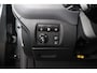 Peugeot Partner 122 1.6 BlueHDi 100 L2 Premium Pack S&S/ Zij-Schuifdeur rechts/ AUTOMAAT!/ Trekhaak/ Camera/ 3-Zitplaatsen voor/ Airco/ Cruise/ Elek. pakket/ LEDER. Stuur/ Mistl./ PDC/ Extra getint glas/ LED Dagrijverl.