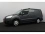 Peugeot Partner 122 1.6 BlueHDi 100 L2 Premium Pack S&S/ Zij-Schuifdeur rechts/ AUTOMAAT!/ Trekhaak/ Camera/ 3-Zitplaatsen voor/ Airco/ Cruise/ Elek. pakket/ LEDER. Stuur/ Mistl./ PDC/ Extra getint glas/ LED Dagrijverl.
