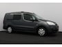 Peugeot Partner 122 1.6 BlueHDi 100 L2 Premium Pack S&S/ Zij-Schuifdeur rechts/ AUTOMAAT!/ Trekhaak/ Camera/ 3-Zitplaatsen voor/ Airco/ Cruise/ Elek. pakket/ LEDER. Stuur/ Mistl./ PDC/ Extra getint glas/ LED Dagrijverl.