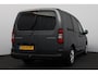 Peugeot Partner 122 1.6 BlueHDi 100 L2 Premium Pack S&S/ Zij-Schuifdeur rechts/ AUTOMAAT!/ Trekhaak/ Camera/ 3-Zitplaatsen voor/ Airco/ Cruise/ Elek. pakket/ LEDER. Stuur/ Mistl./ PDC/ Extra getint glas/ LED Dagrijverl.