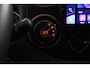 Peugeot Partner 122 1.6 BlueHDi 100 L2 Premium Pack S&S/ Zij-Schuifdeur rechts/ AUTOMAAT!/ Trekhaak/ Camera/ 3-Zitplaatsen voor/ Airco/ Cruise/ Elek. pakket/ LEDER. Stuur/ Mistl./ PDC/ Extra getint glas/ LED Dagrijverl.