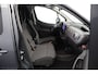 Peugeot Partner 122 1.6 BlueHDi 100 L2 Premium Pack S&S/ Zij-Schuifdeur rechts/ AUTOMAAT!/ Trekhaak/ Camera/ 3-Zitplaatsen voor/ Airco/ Cruise/ Elek. pakket/ LEDER. Stuur/ Mistl./ PDC/ Extra getint glas/ LED Dagrijverl.
